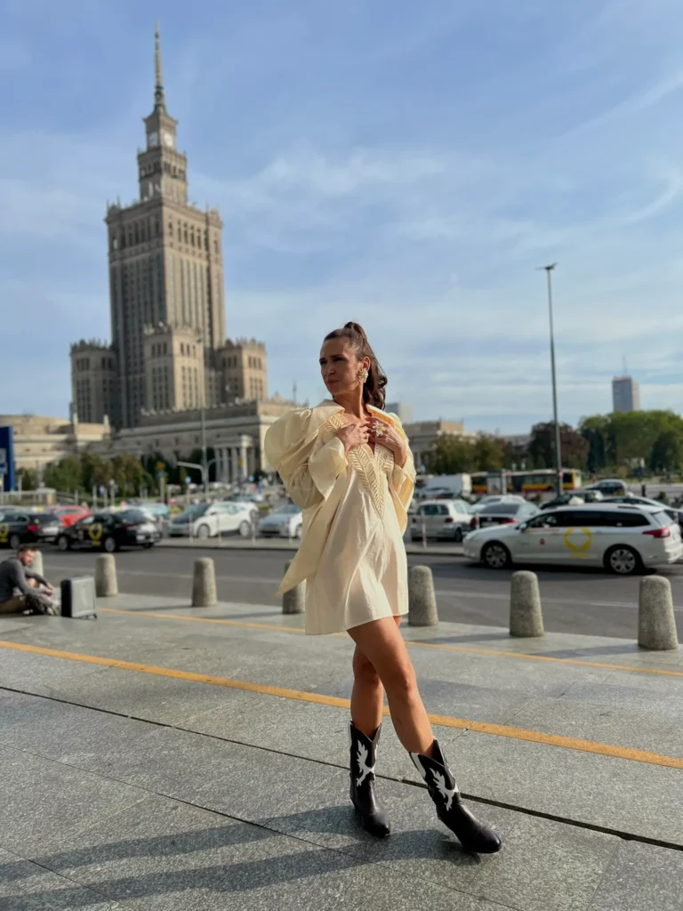 Letnia sukienka i kowbojki. Przykłady stylizacji, które musisz wypróbować. Letnia sukienka i kowbojki. Przykłady stylizacji, które musisz wypróbować.