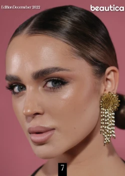 Portfolio Modelka w sesji zdjęciowej do magazynu Fashion France w stylizacji dobranej przez Anię Śmiechowską